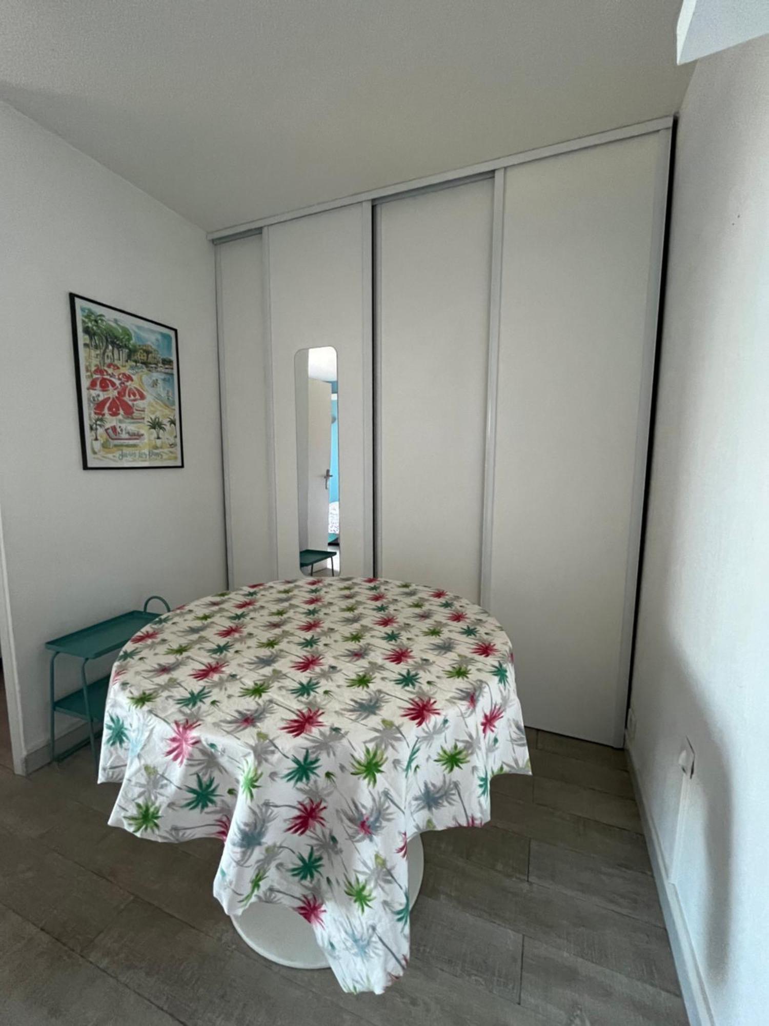 Appartement T2 De Standing Au Pied Des Plages Golfe-Juan Eksteriør billede
